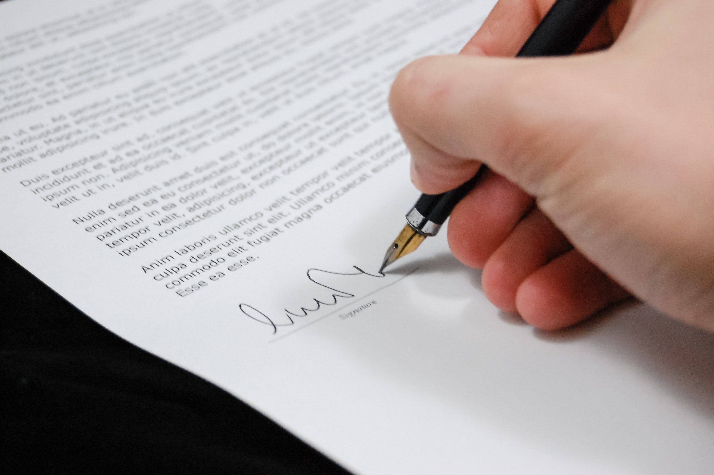 Contract signing. Photo by Pixabay (Pexels)
